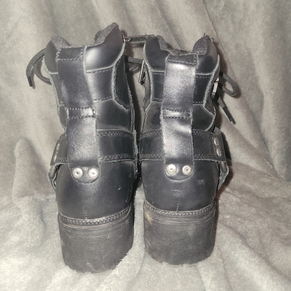 Boots - Picture 2 of 6